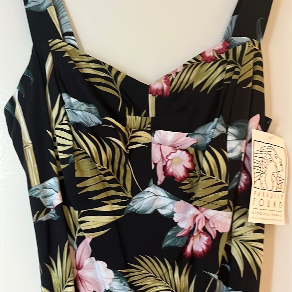Paradise found dress XL. NWT.